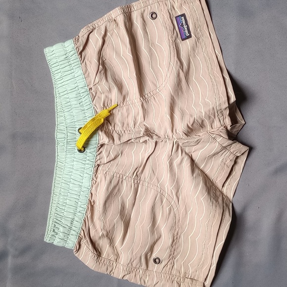 Patagonia Baggies Shorts Girls Size Large Tan Teal WAPT - Picture 1 of 8